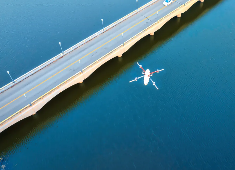 Unmanned aerial vehicles (UAVs) and fully automatic airports are intelligently processed on the edge side of the AI to realize self-driving perception and  standardized collection of power grid data.